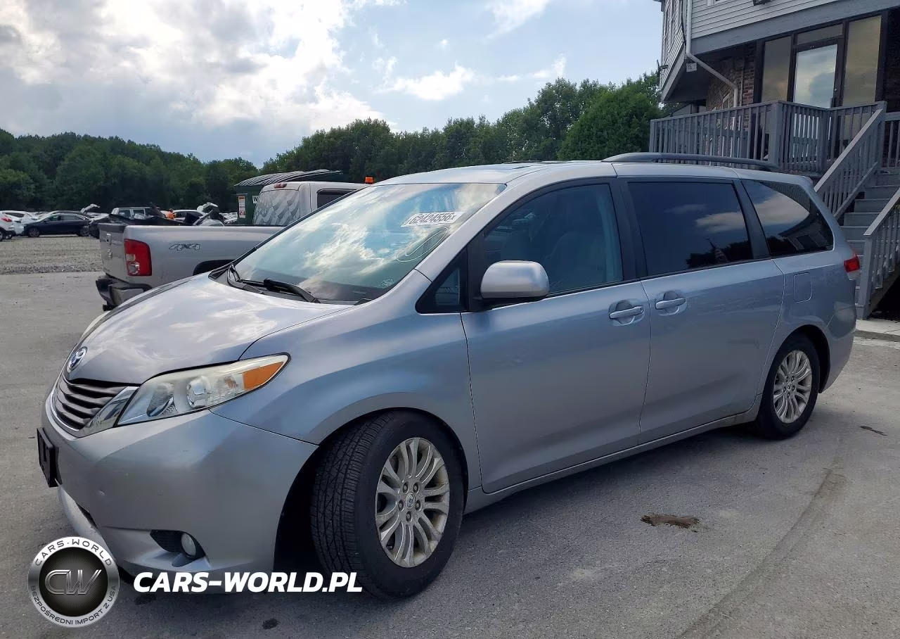 2011 Toyota Sienna Xle 8-Passenger – zdjęcie 1 z 13