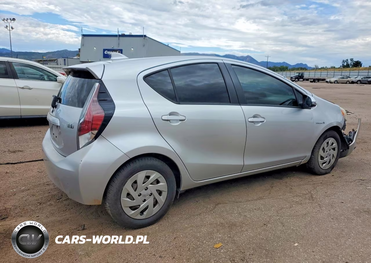 2016 Toyota Prius C Two VIN:JTDKDTB33G1132325 - 3