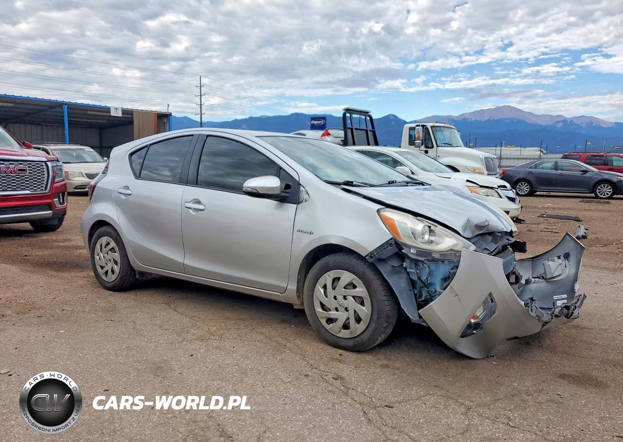 2016 Toyota Prius C Two VIN:JTDKDTB33G1132325 - 4