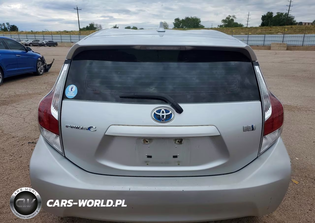 2016 Toyota Prius C Two VIN:JTDKDTB33G1132325 - 6