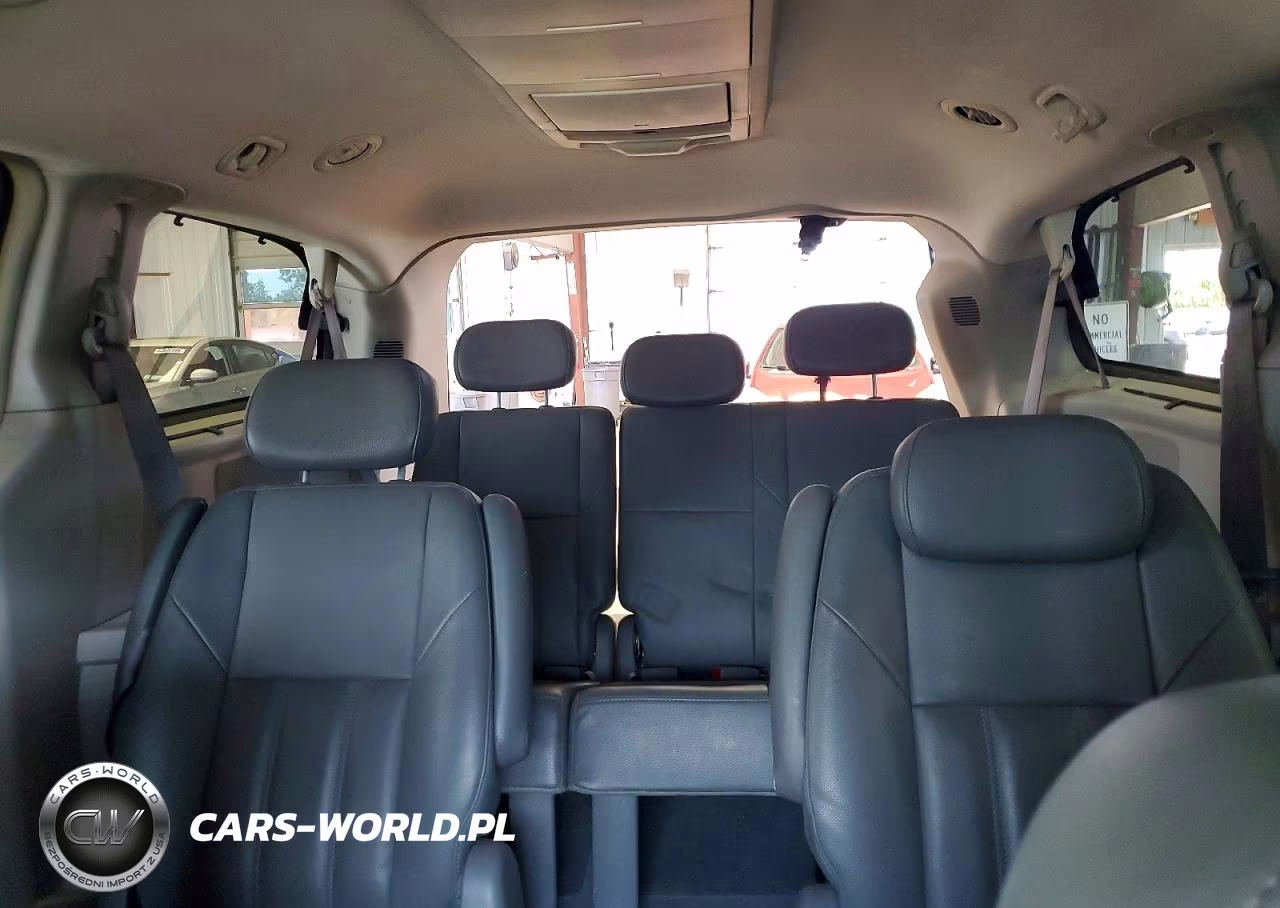2008 Chrysler Town & Country Touring VIN:2A8HR54P08R839203 - 10