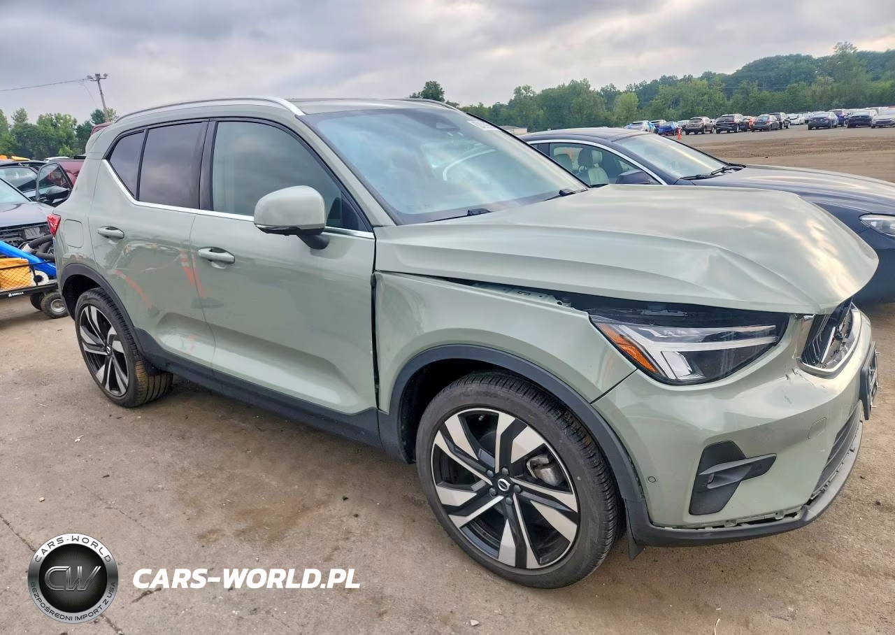 2023 Volvo Xc40 Plus VIN:YV4L12UNXP2070869 - 4
