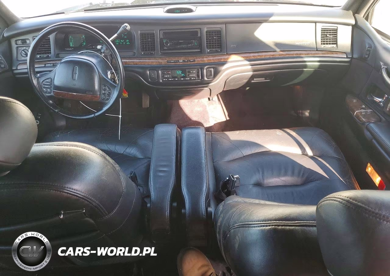 1995 Lincoln Town Car Signature VIN:1LNLM82WXSY725431 - 8