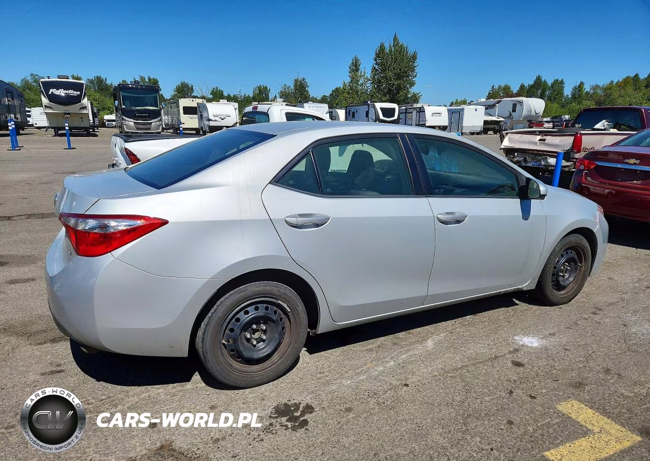 2015 Toyota Corolla Le VIN:2T1BURHE5FC411474 - 3