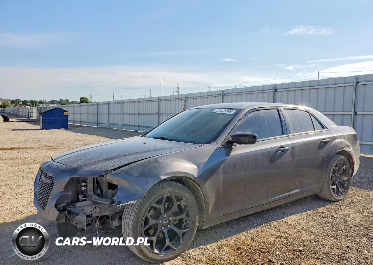 2019 Chrysler 300 Touring VIN:2C3CCAAG8KH679332 - 1
