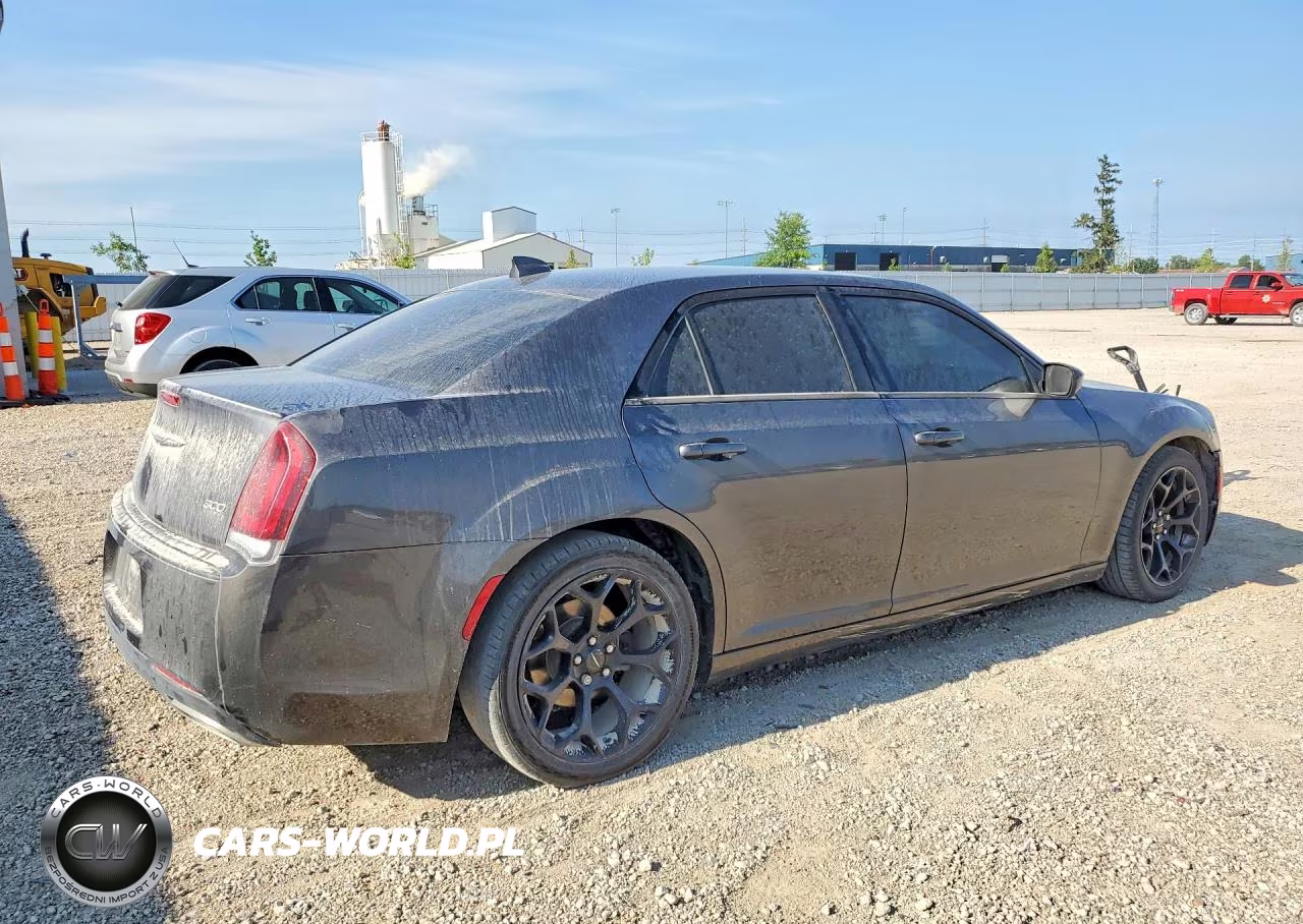 2019 Chrysler 300 Touring VIN:2C3CCAAG8KH679332 - 3