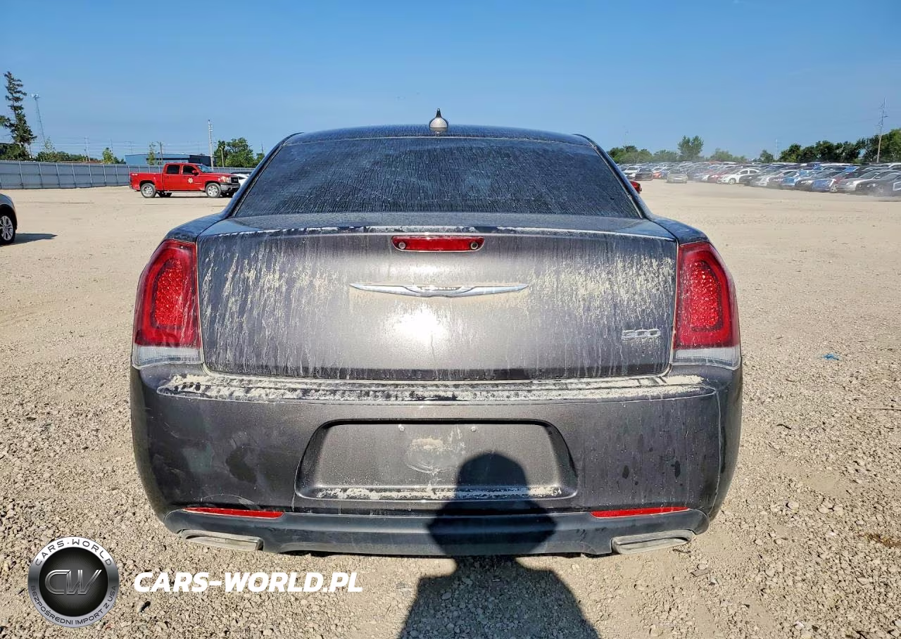 2019 Chrysler 300 Touring VIN:2C3CCAAG8KH679332 - 6