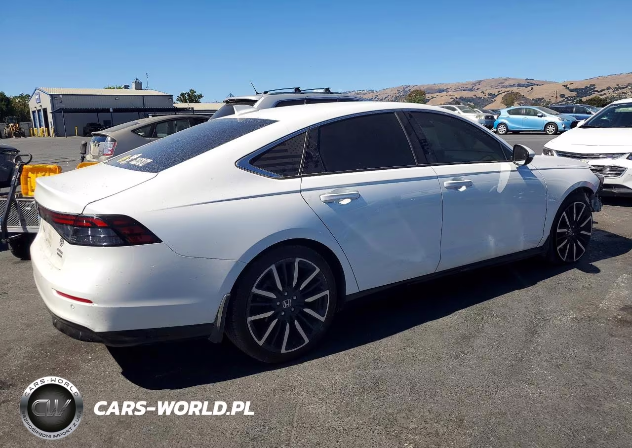 2024 Honda Accord Touring Hybrid VIN:1HGCY2F84RA033820 - 3