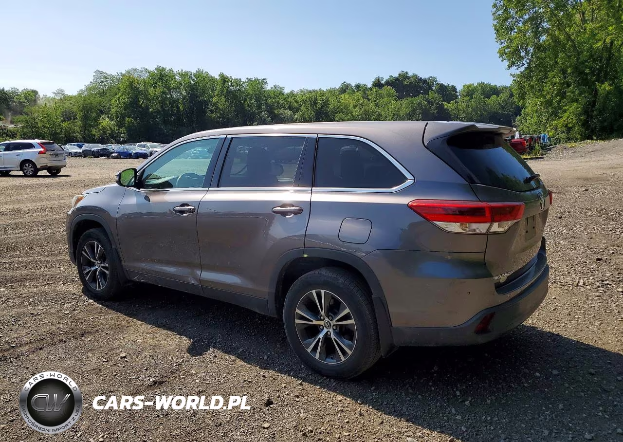 2019 Toyota Highlander Le VIN:5TDBZRFH3KS962468 - 2