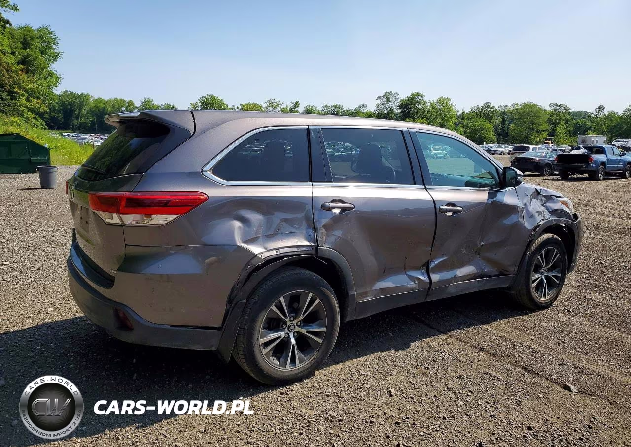 2019 Toyota Highlander Le VIN:5TDBZRFH3KS962468 - 3
