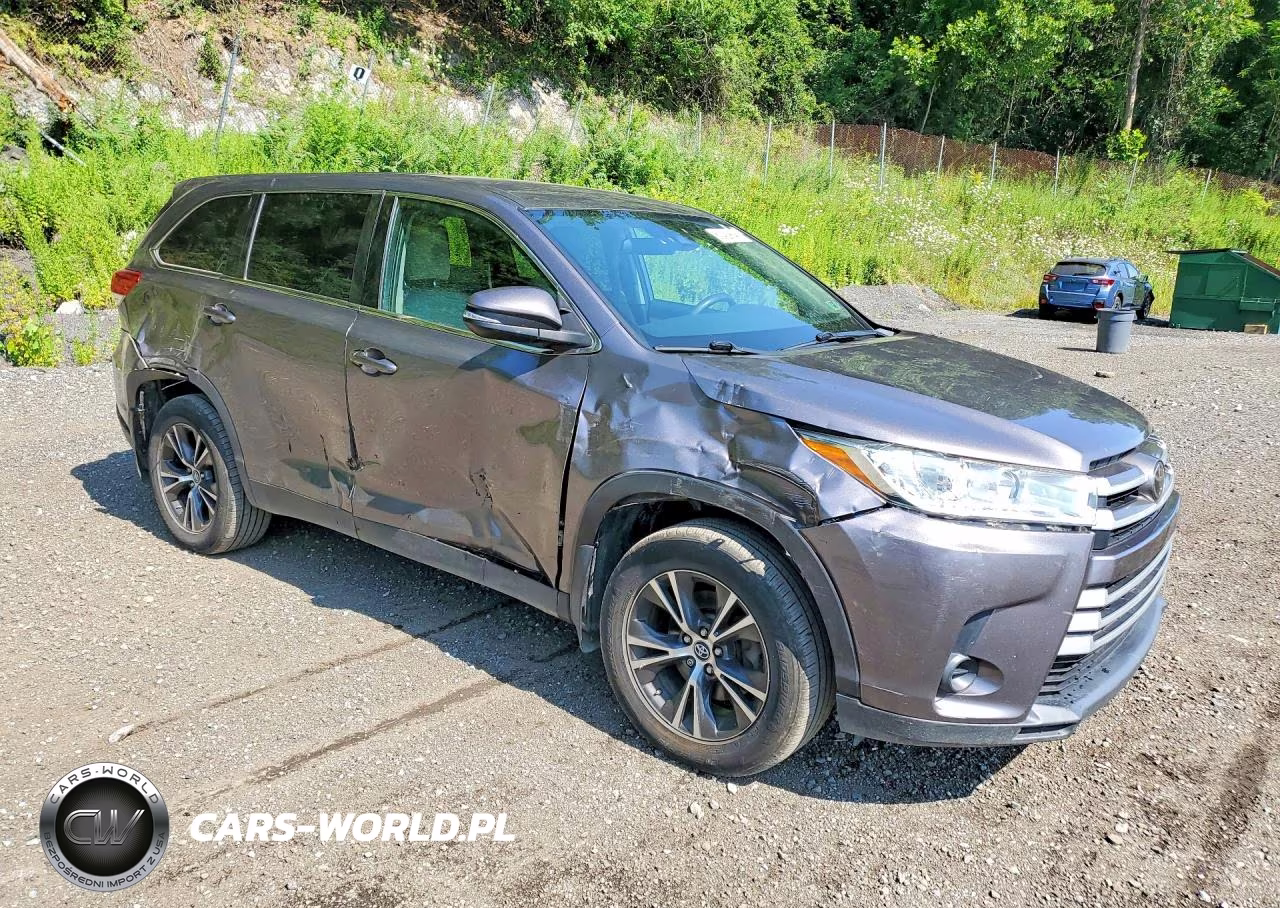 2019 Toyota Highlander Le VIN:5TDBZRFH3KS962468 - 4