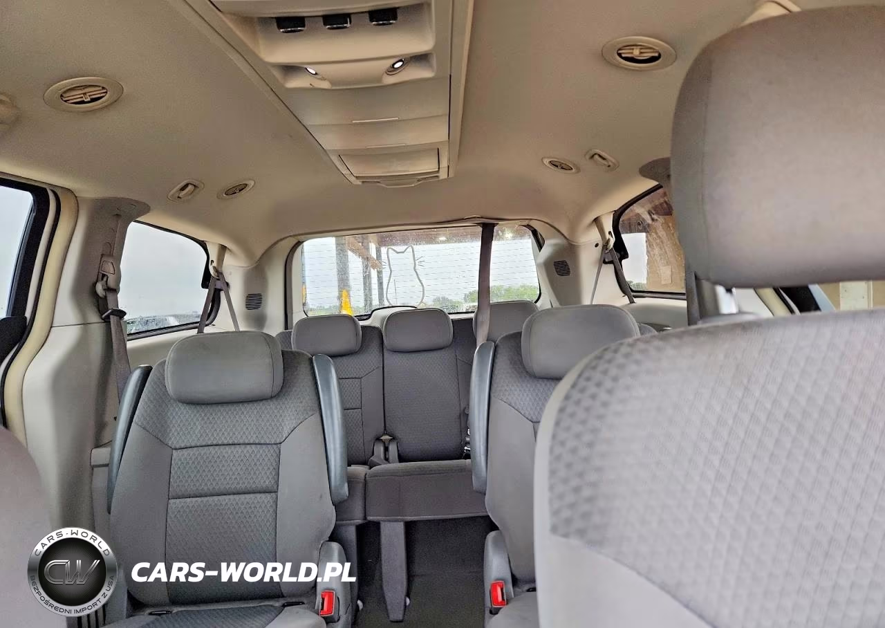 2010 Chrysler Town & Country Touring VIN:2A4RR5D17AR466829 - 10