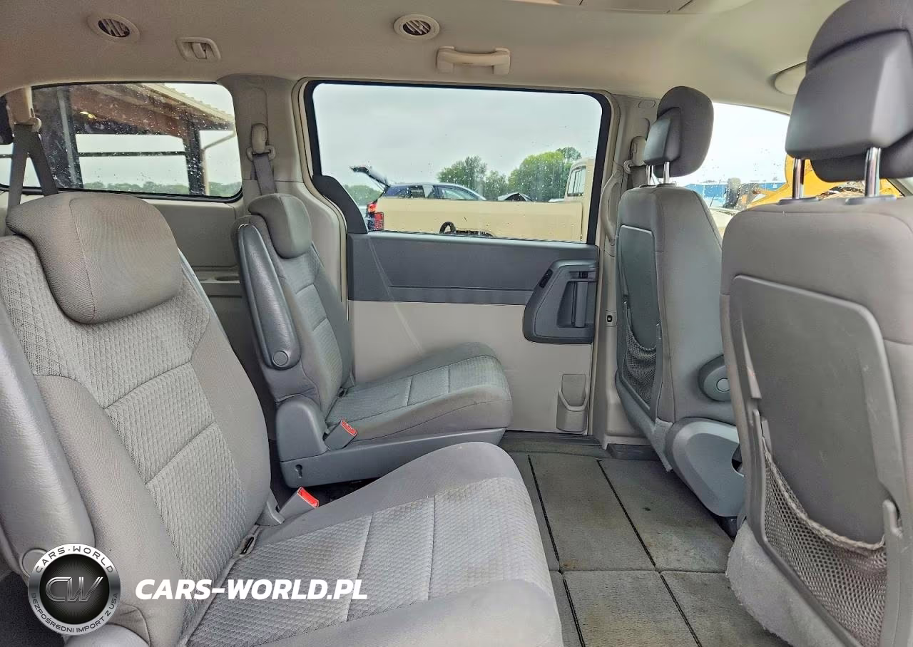 2010 Chrysler Town & Country Touring VIN:2A4RR5D17AR466829 - 11