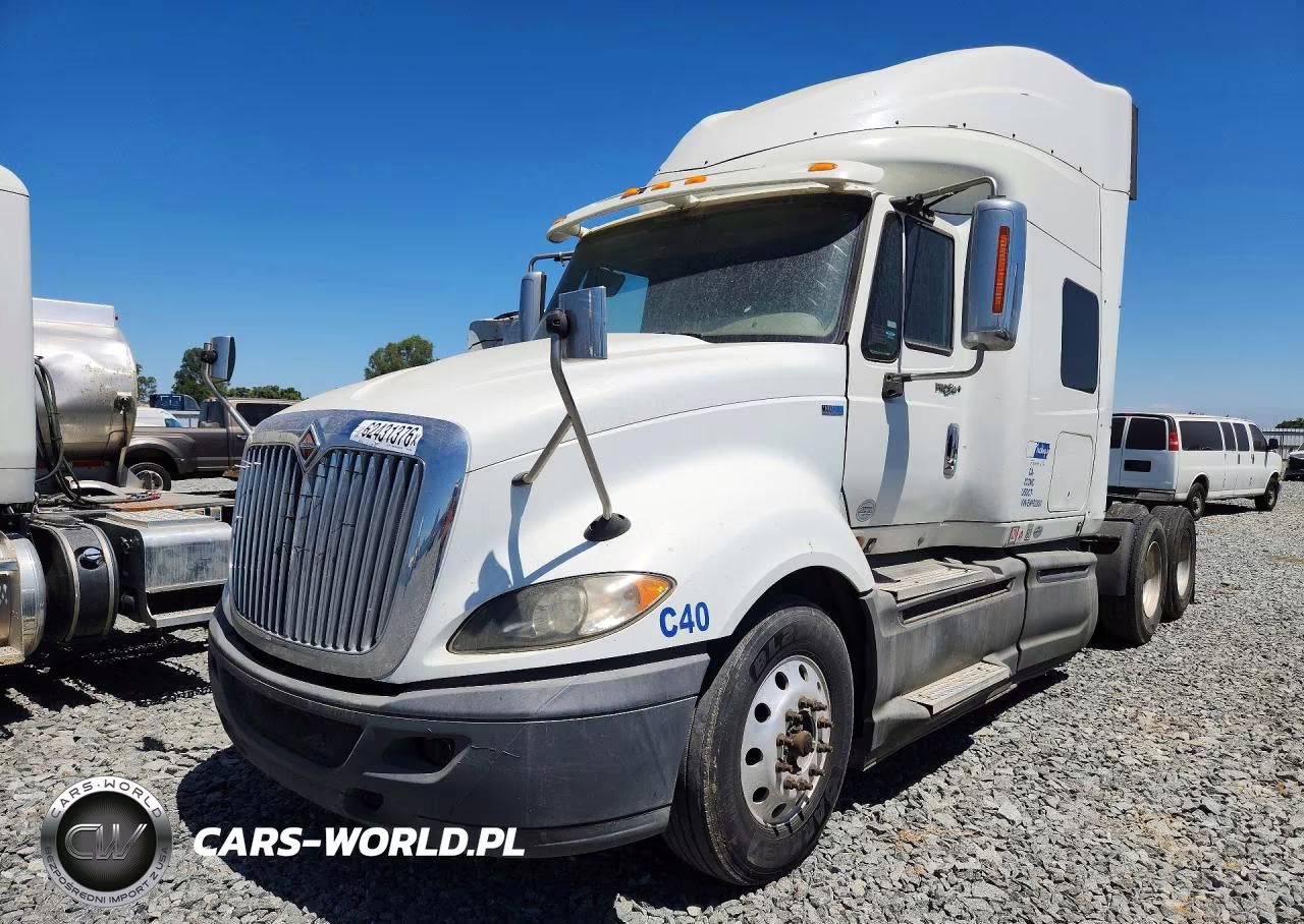 2014 International Prostar - Box Truck