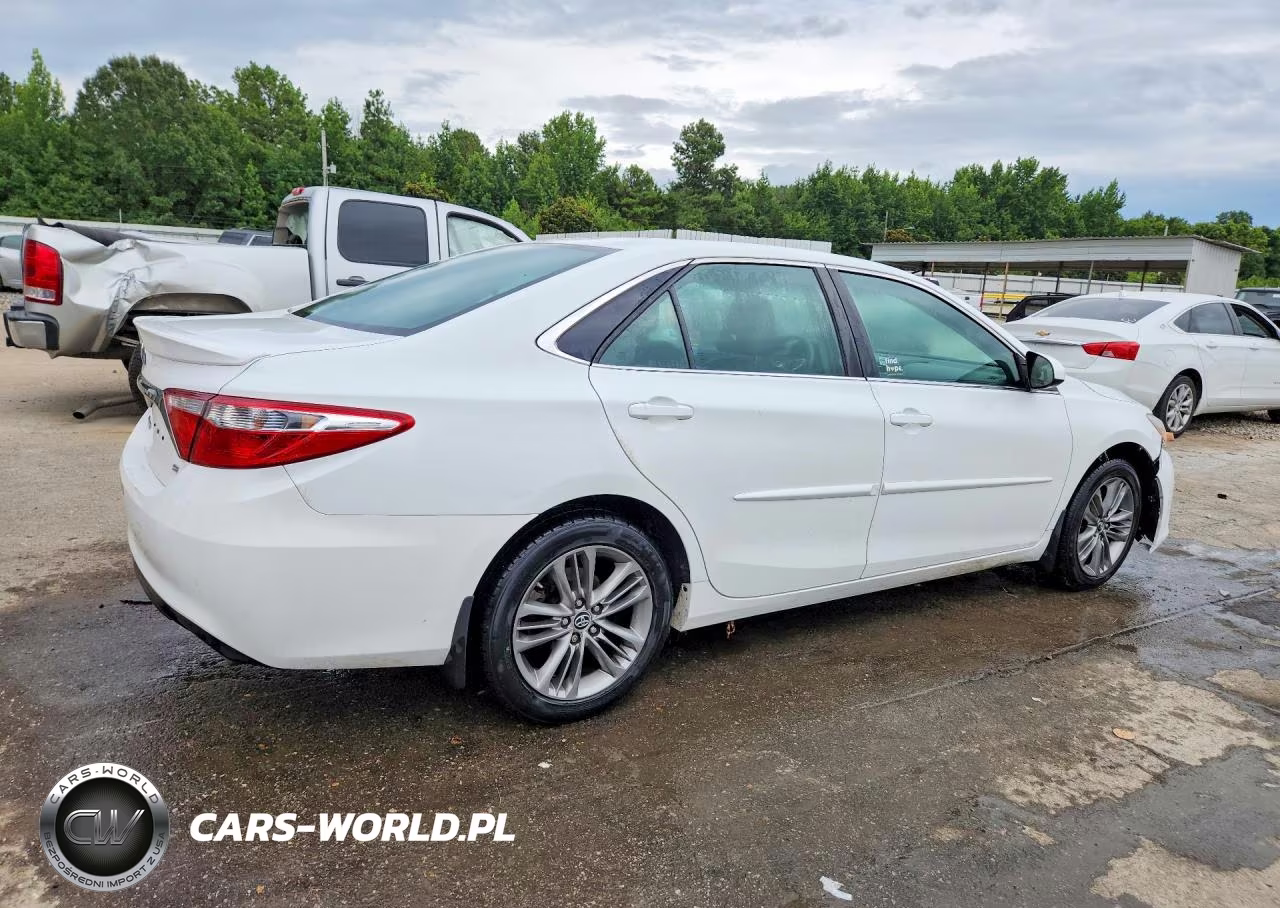 2015 Toyota Camry Se VIN:4T1BF1FK7FU110689 - 3