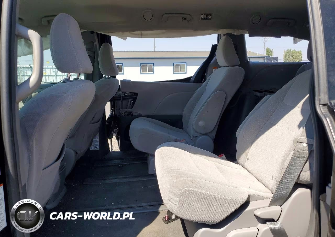 2018 Toyota Sienna Le VIN:5TDJZ3DC0JS207101 - 11
