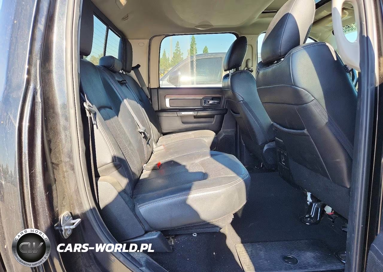 2018 Ram 1500 Laramie VIN:1C6RR7NM6JS253449 - 10
