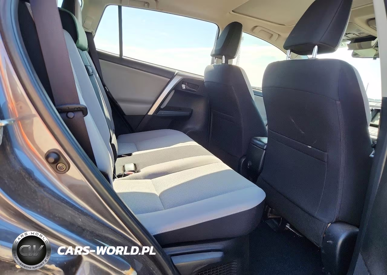 2018 Toyota Rav4 Hybrid Le VIN:JTMRJREVXJD185651 - 11