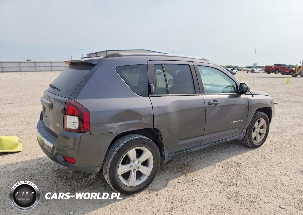 2015 Jeep Compass Latitude VIN:1C4NJCEA7FD373270 - 3