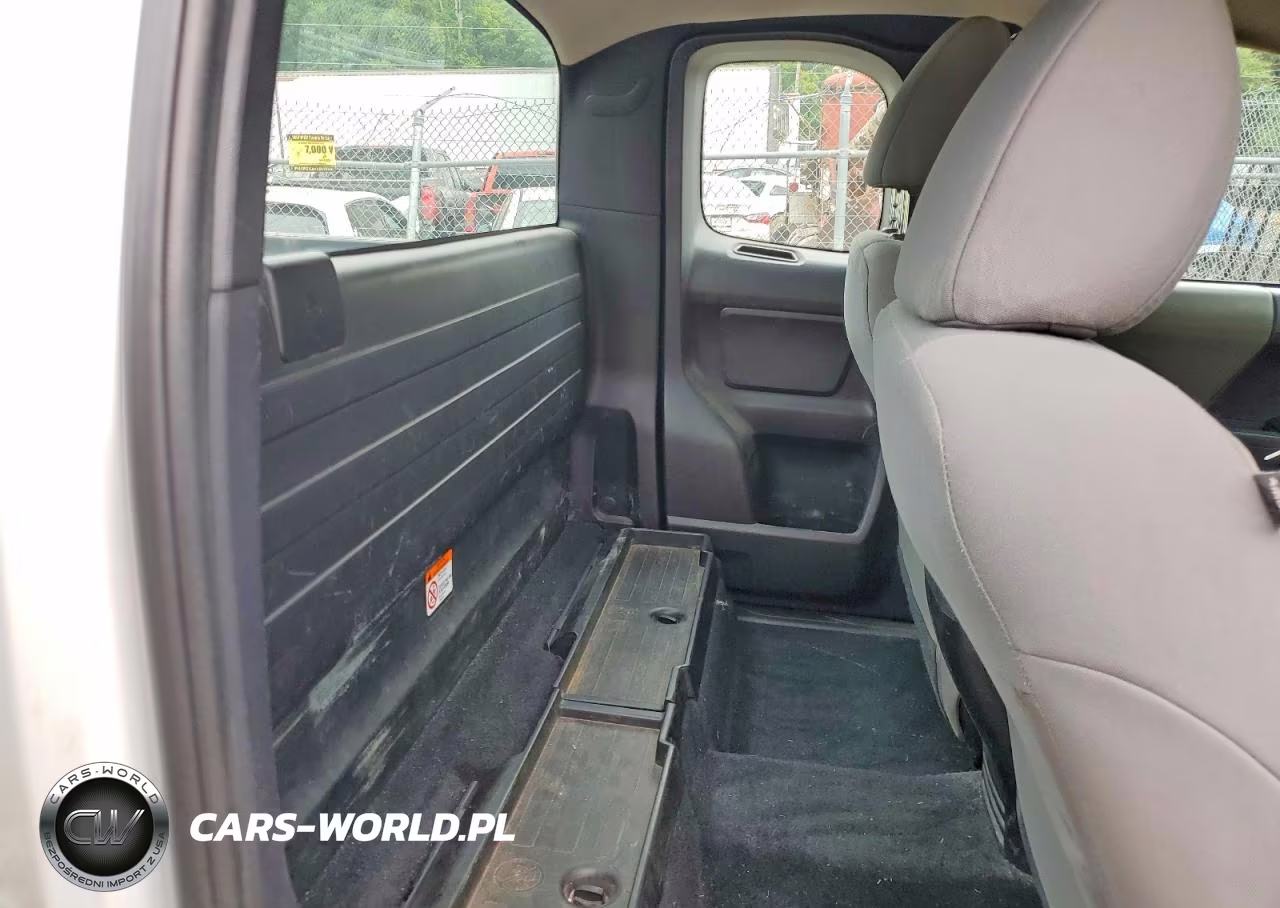 2018 Toyota Tacoma VIN:5TFRX5GN0JX123095 - 10