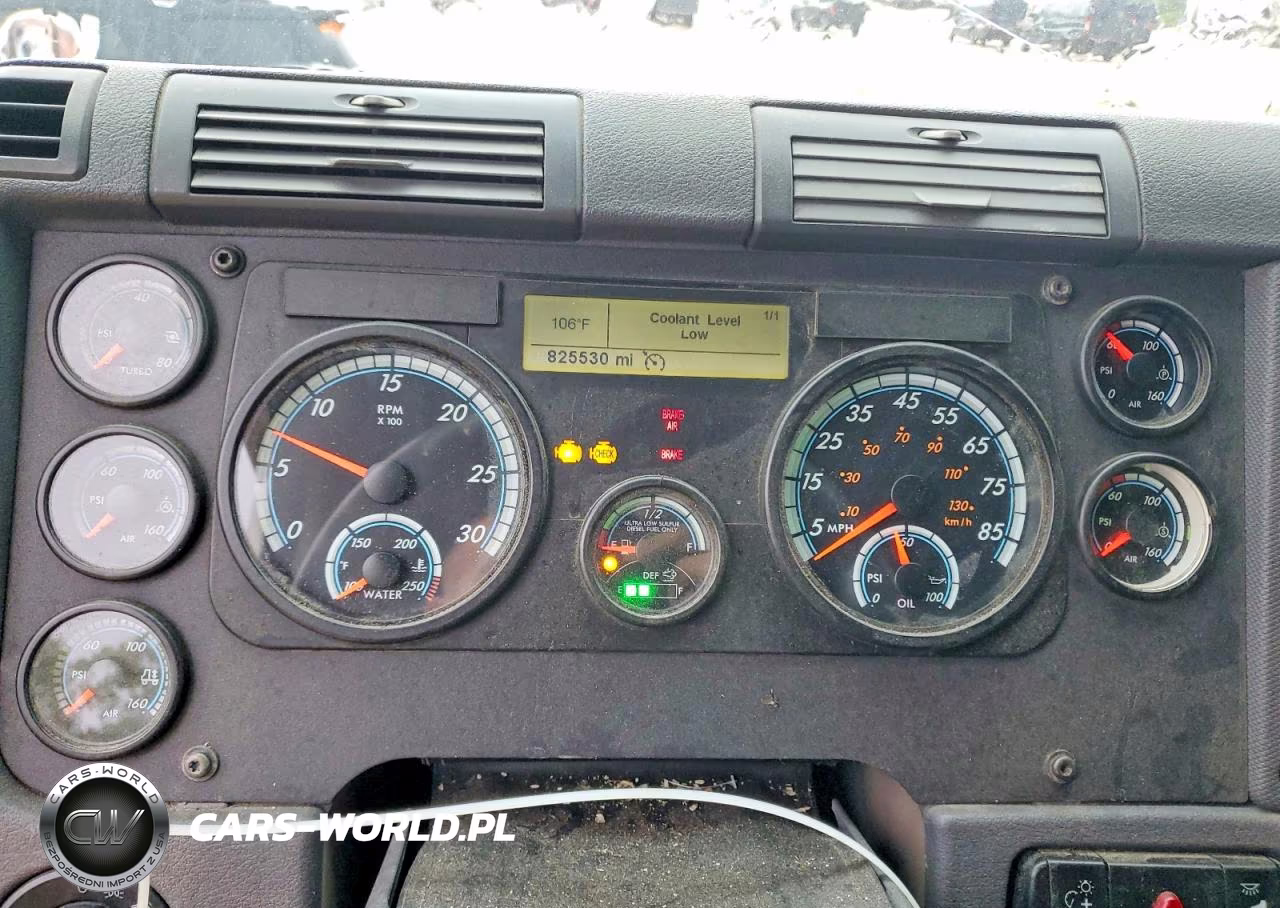 2015 Freightliner Cascadia Semi Truck VIN:3AKJGLBG0FSGB6134 - 9