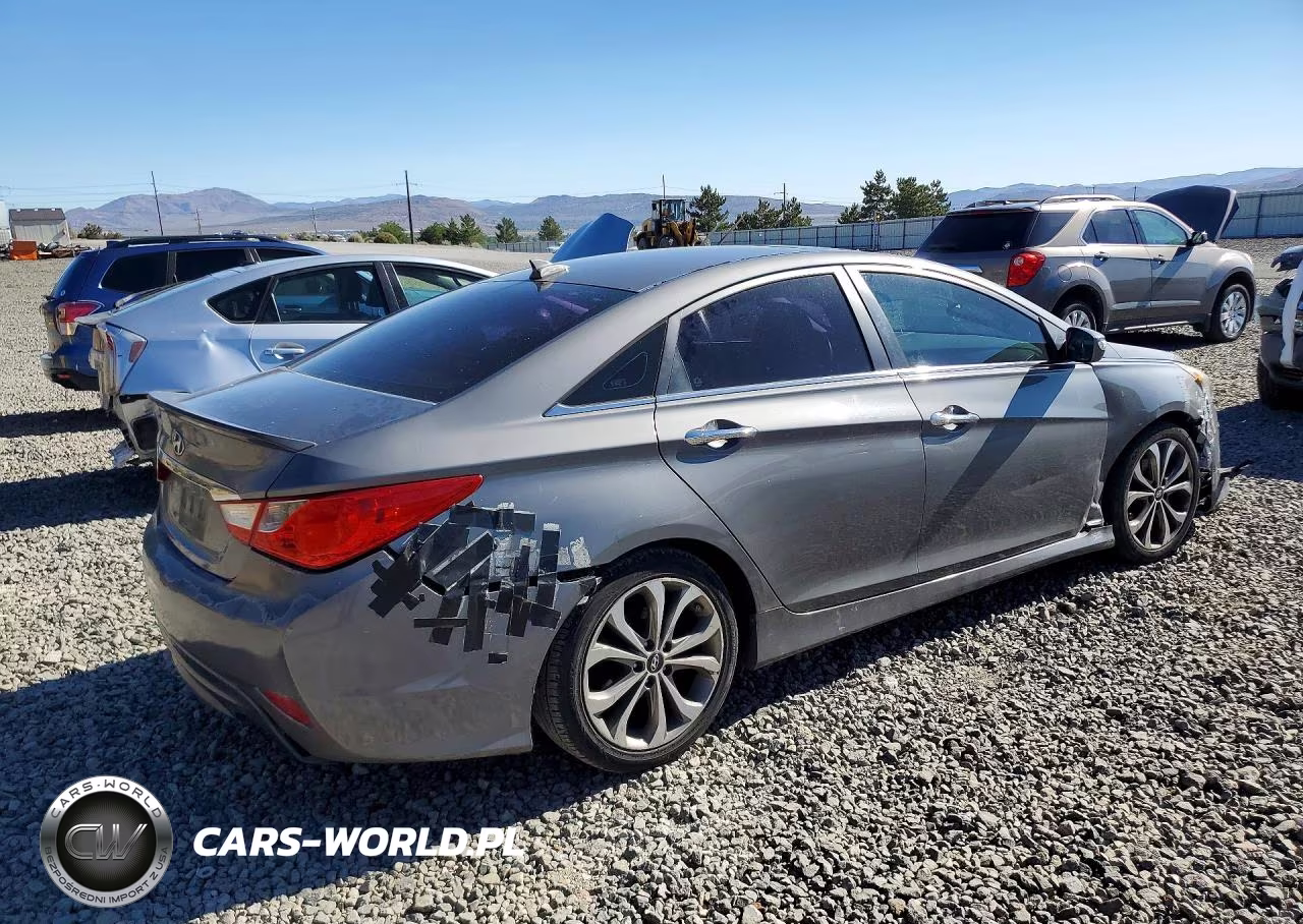 2014 Hyundai Sonata VIN:5NPEC4AC0EH811823 - 3