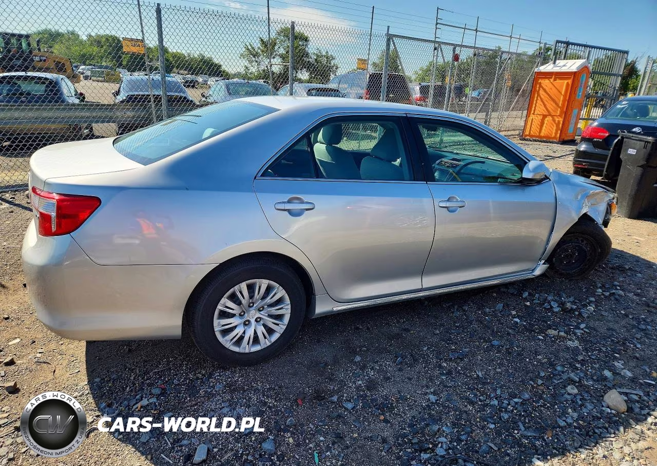 2014 Toyota Camry Le VIN:4T4BF1FK1ER414413 - 3