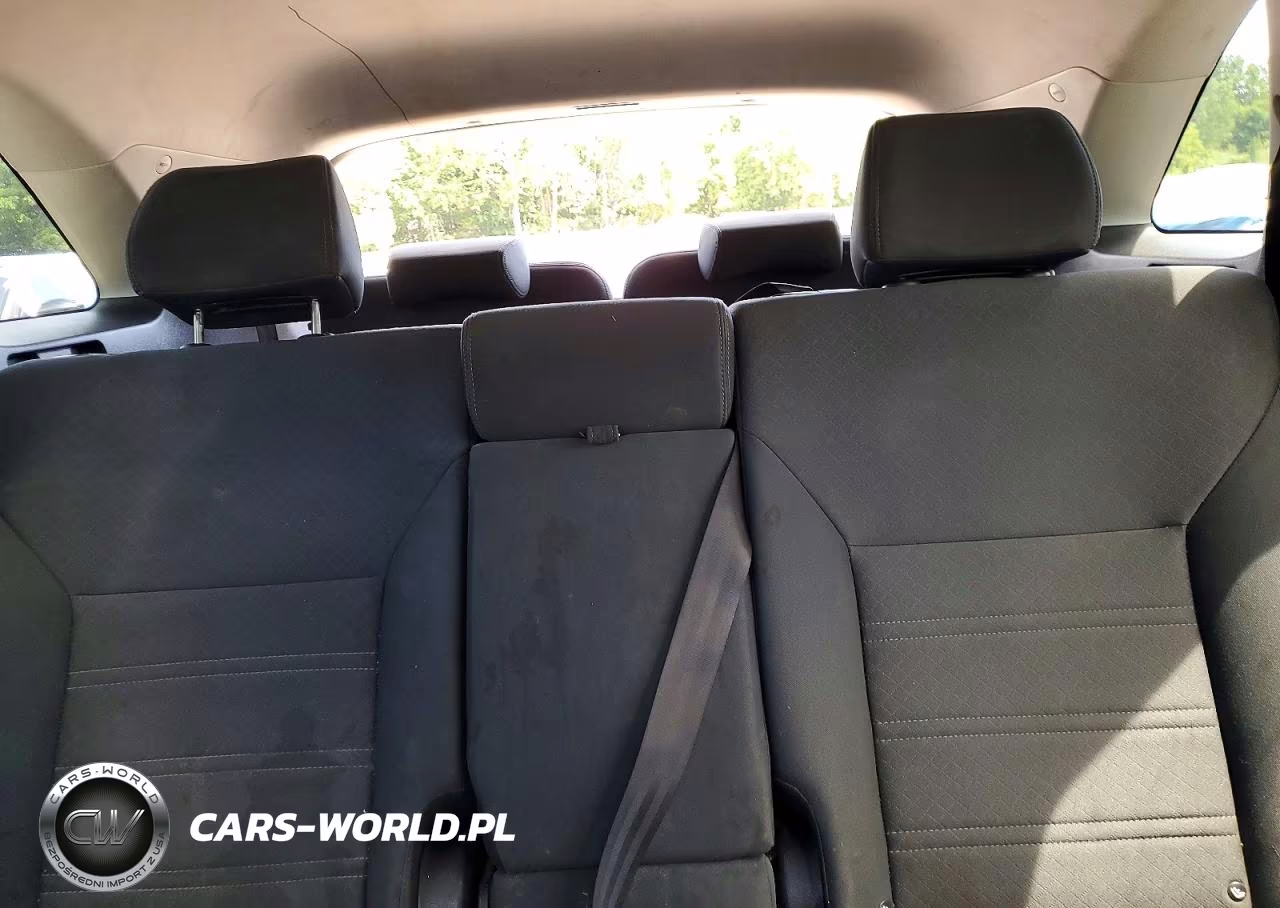 2019 Kia Sorento L VIN:5XYPG4A36KG581222 - 10