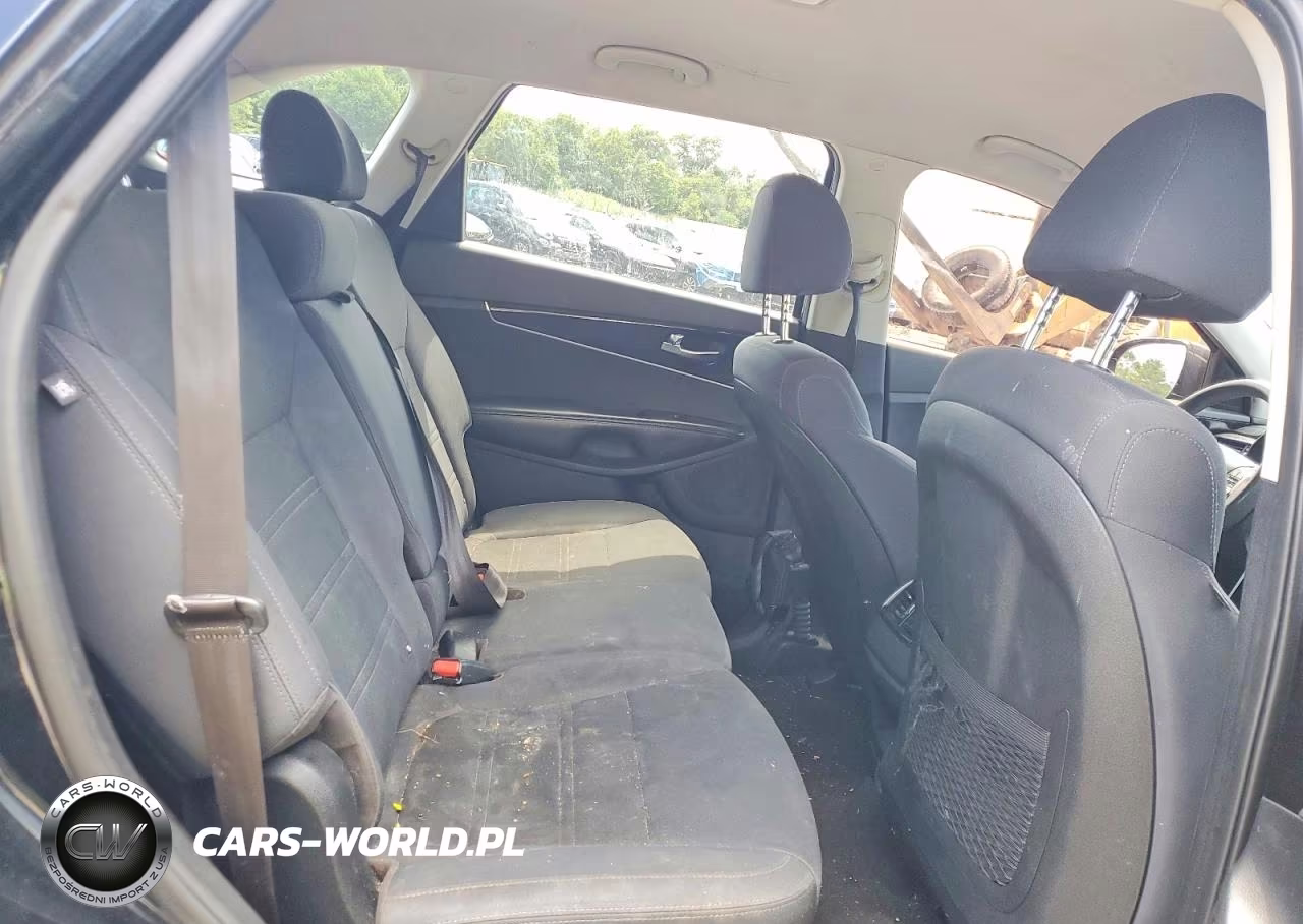 2019 Kia Sorento L VIN:5XYPG4A36KG581222 - 11