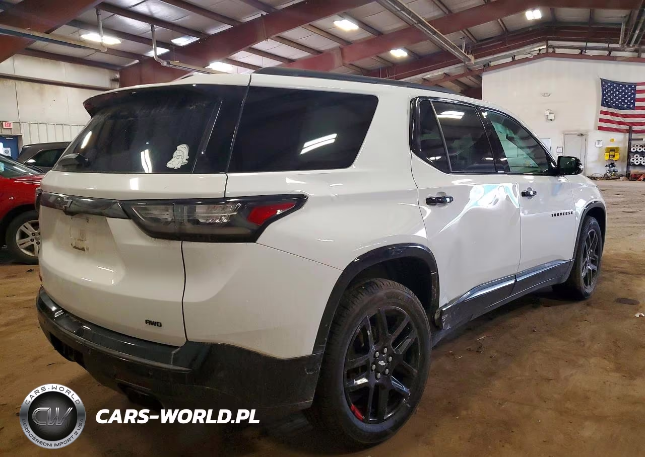 2018 Chevrolet Traverse Premier VIN:1GNEVJKW2JJ119704 - 3