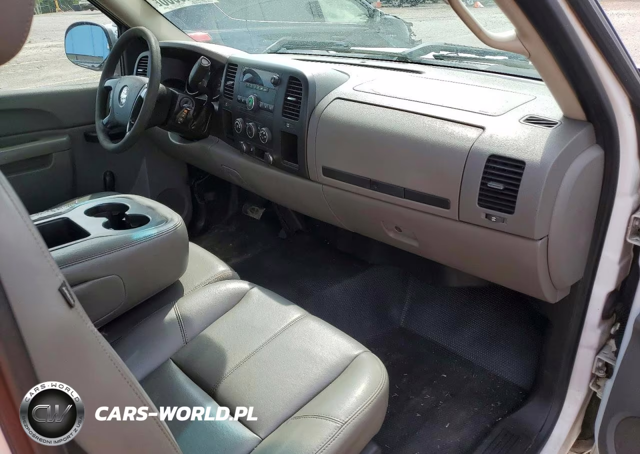 2010 Chevrolet Silverado C1500 VIN:1GCPCPEA2AZ213058 - 8