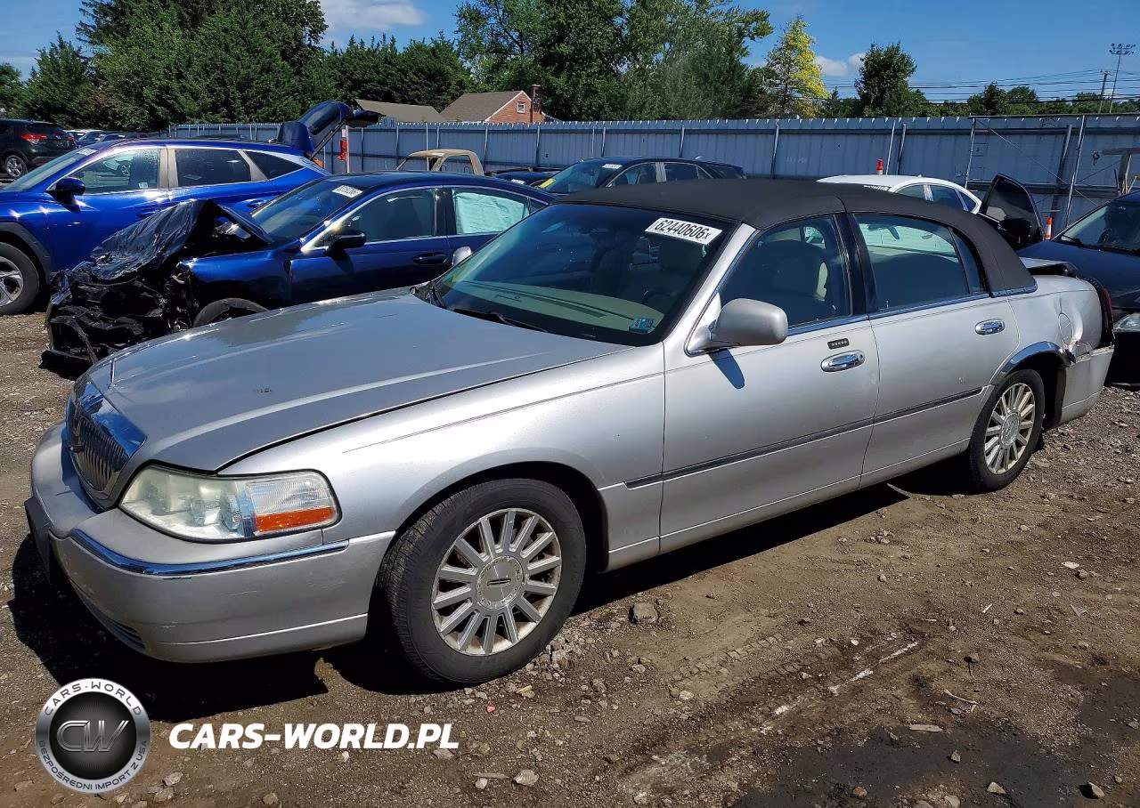 2004 Lincoln Town Car Executive