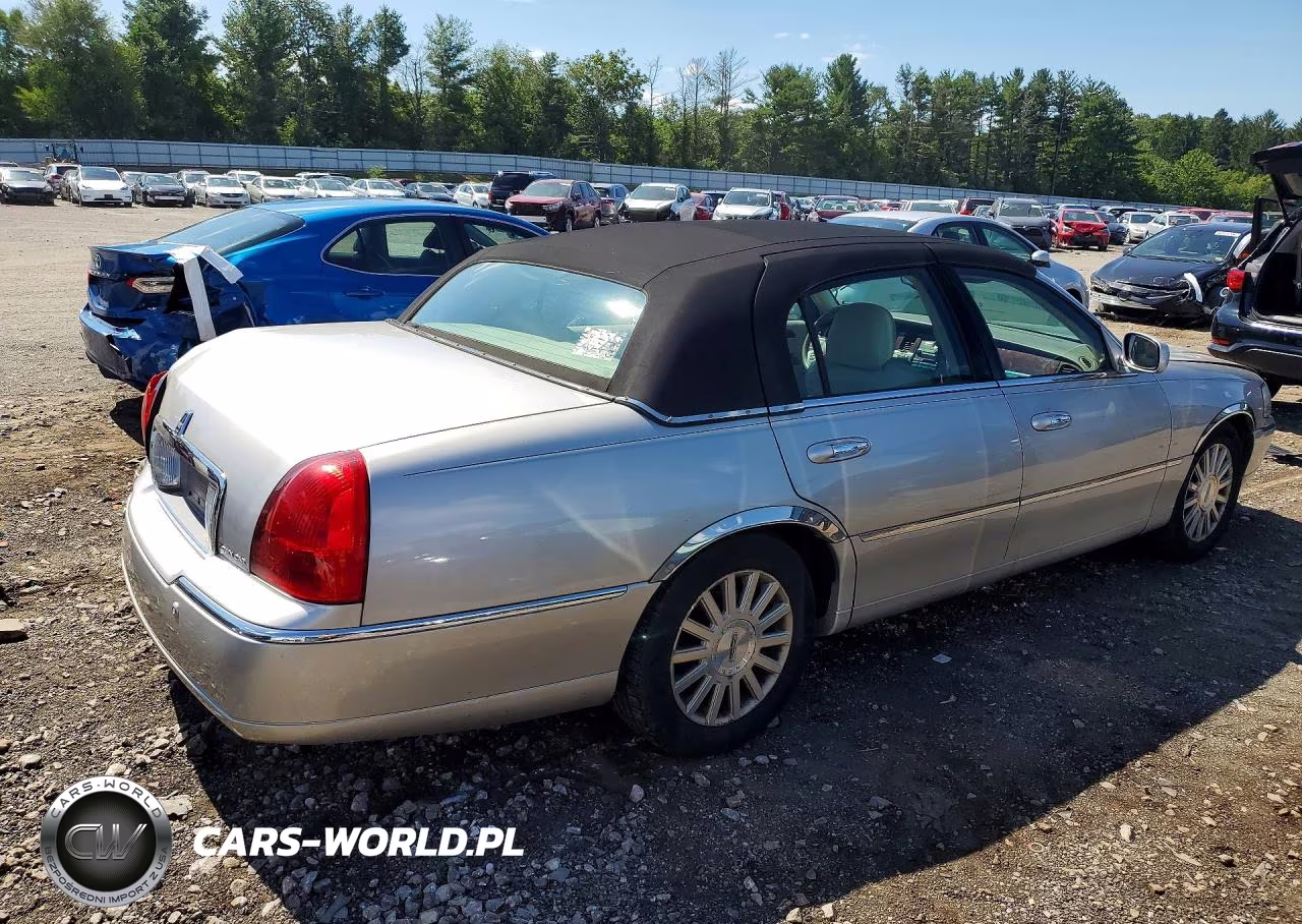 2004 Lincoln Town Car Executive VIN:1LNHM81W24Y617881 - 3