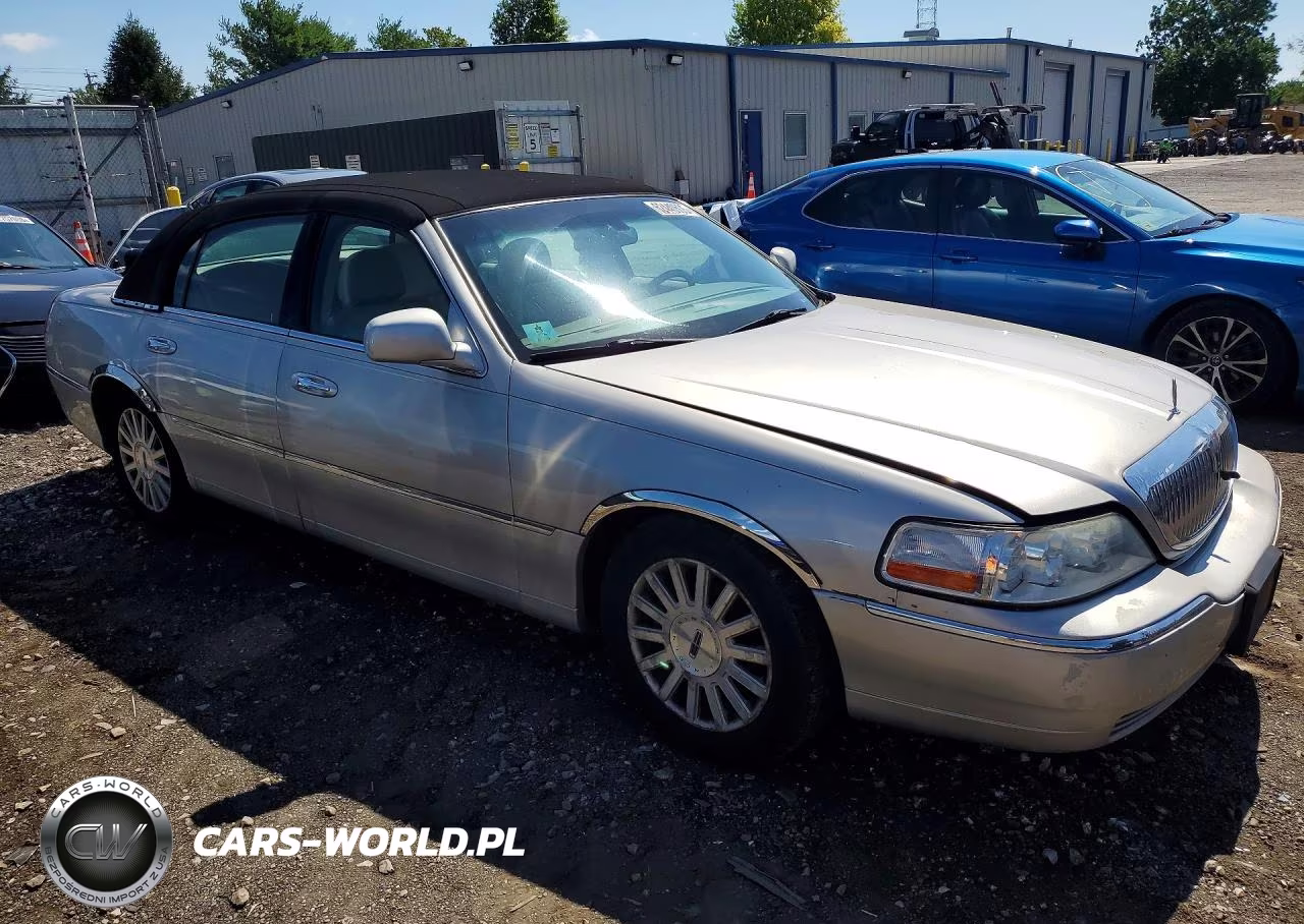 2004 Lincoln Town Car Executive VIN:1LNHM81W24Y617881 - 4
