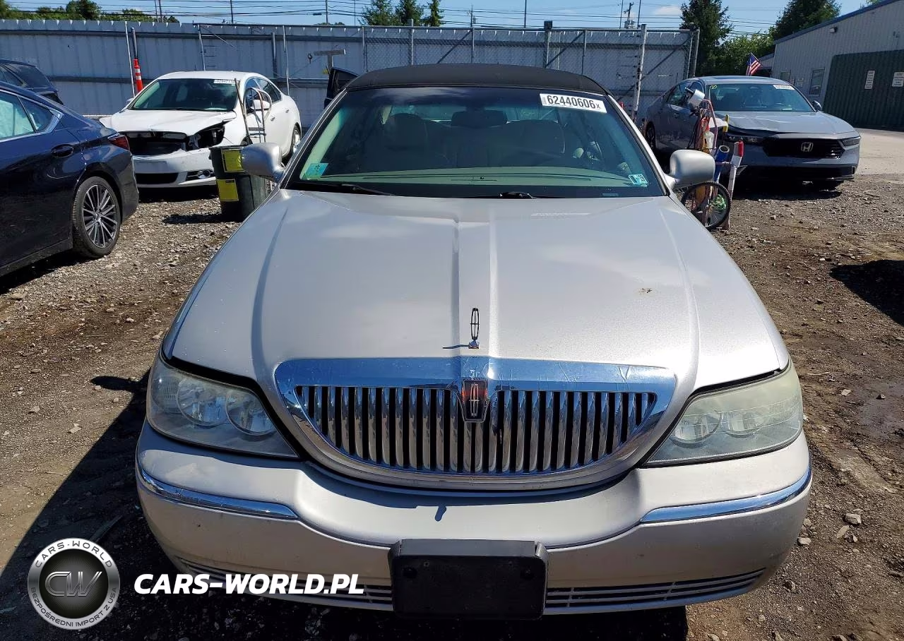 2004 Lincoln Town Car Executive VIN:1LNHM81W24Y617881 - 5