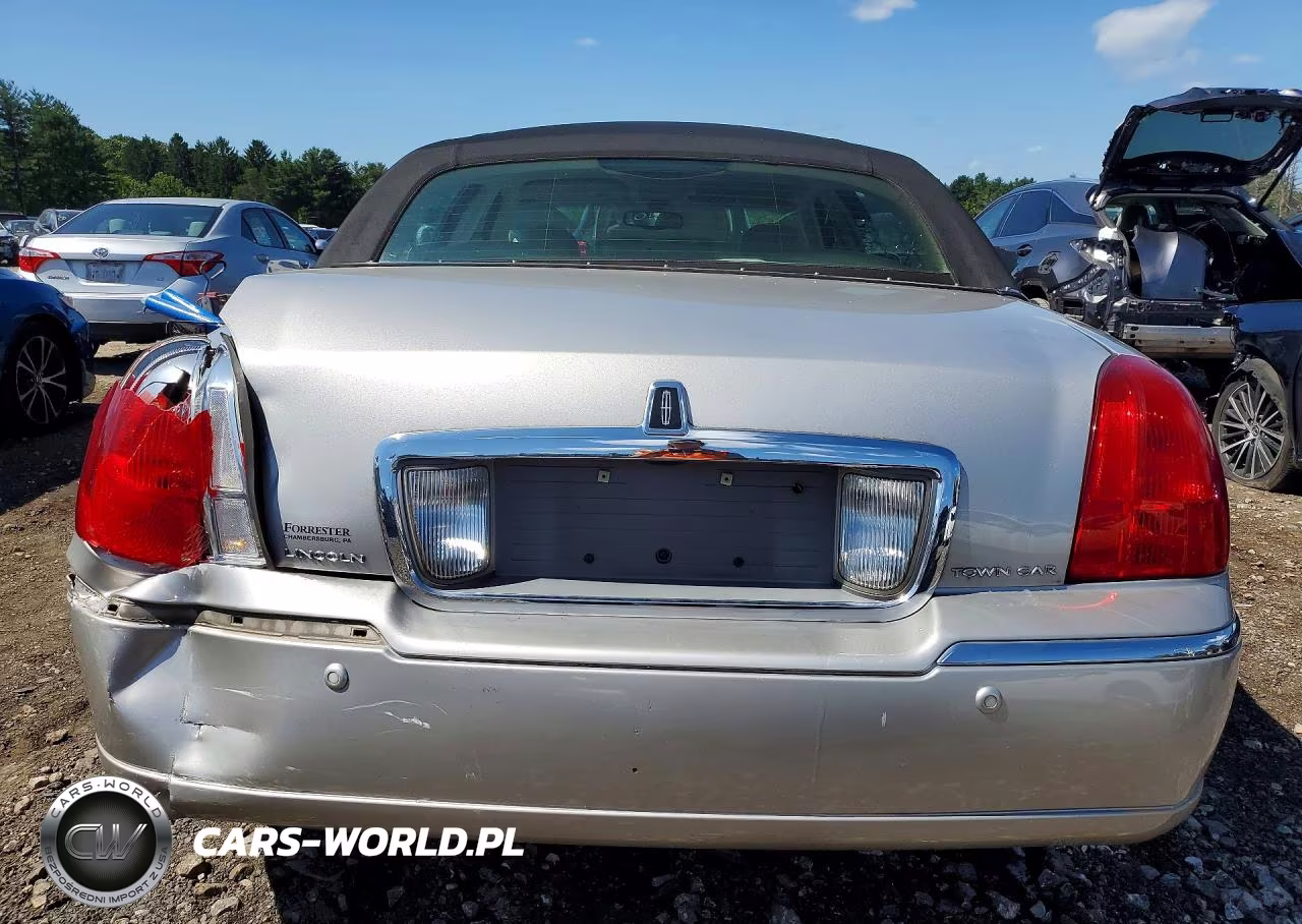 2004 Lincoln Town Car Executive VIN:1LNHM81W24Y617881 - 6