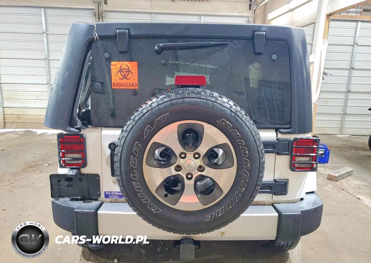2016 Jeep Wrangler Unlimited Sahara VIN:1C4BJWEGXGL340487 - 6