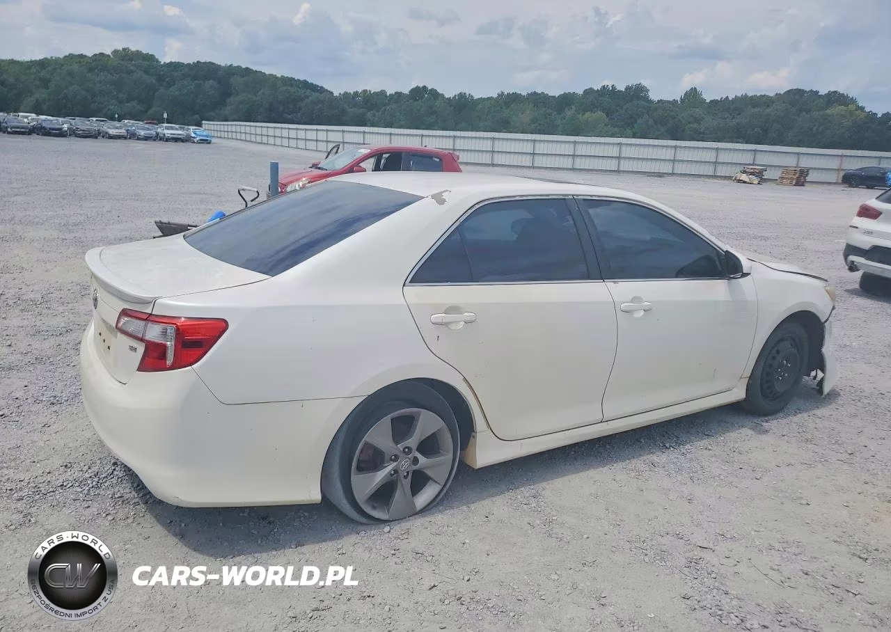 2014 Toyota Camry Se Sport VIN:4T1BF1FK3EU448329 - 3