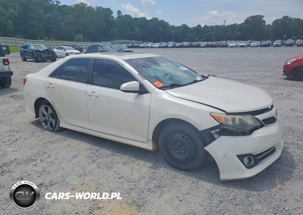 2014 Toyota Camry Se Sport VIN:4T1BF1FK3EU448329 - 4