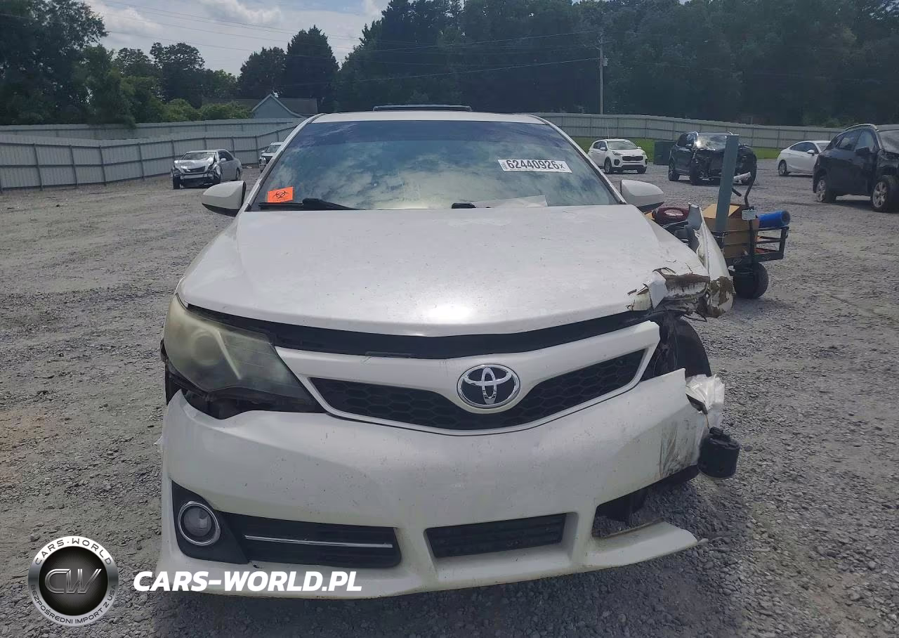 2014 Toyota Camry Se Sport VIN:4T1BF1FK3EU448329 - 5