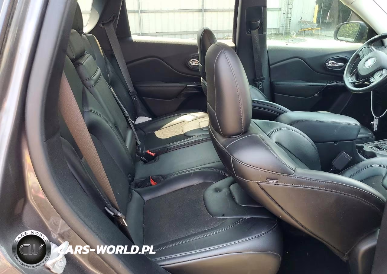 2019 Jeep Cherokee Latitude Plus VIN:1C4PJLLXXKD300856 - 11