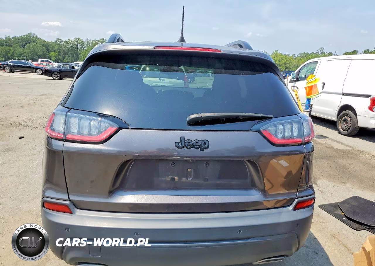 2019 Jeep Cherokee Latitude Plus VIN:1C4PJLLXXKD300856 - 6