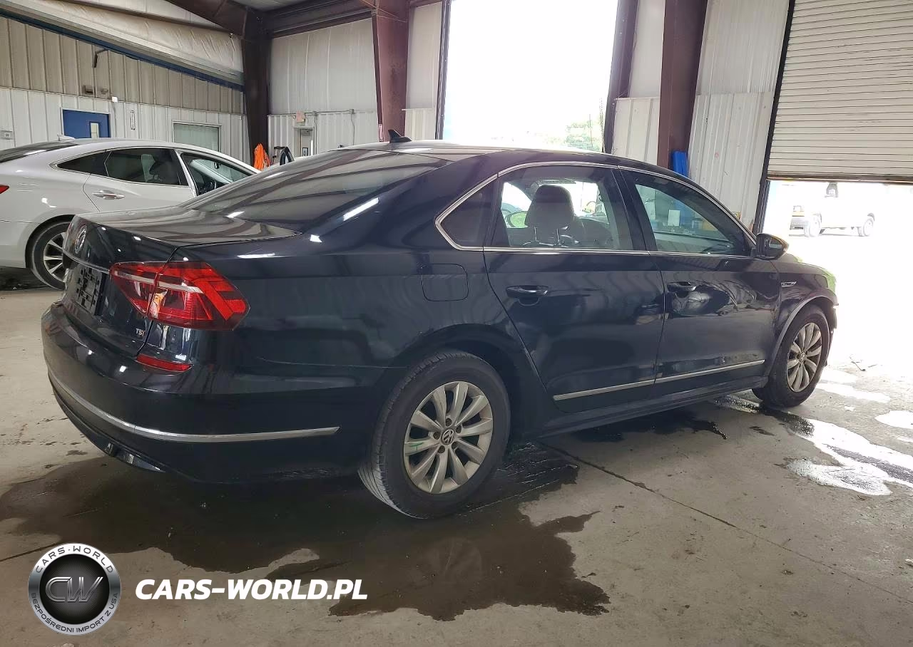 2017 Volkswagen Passat R-Line VIN:1VWDT7A30HC035509 - 3