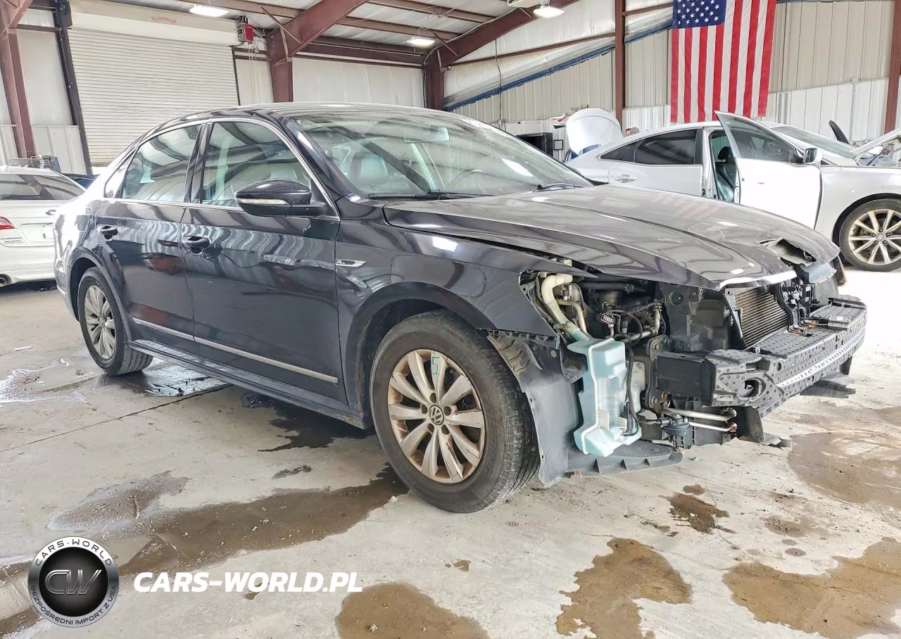 2017 Volkswagen Passat R-Line VIN:1VWDT7A30HC035509 - 4