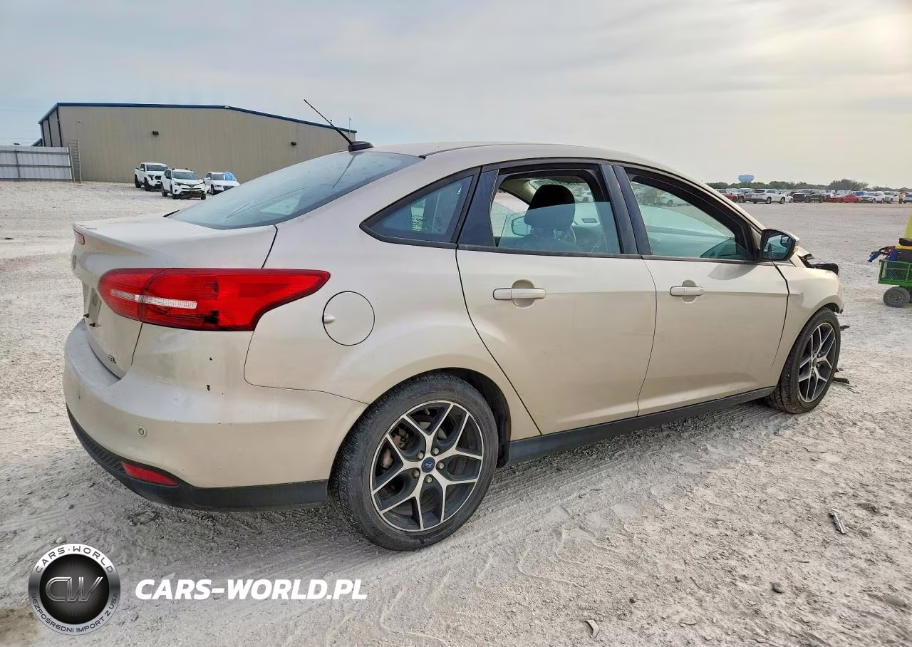 2017 Ford Focus Sel VIN:1FADP3H27HL313664 - 3