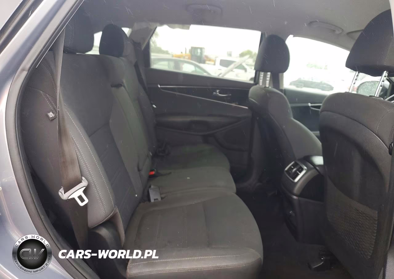 2019 Kia Sorento L VIN:5XYPG4A36KG596657 - 11