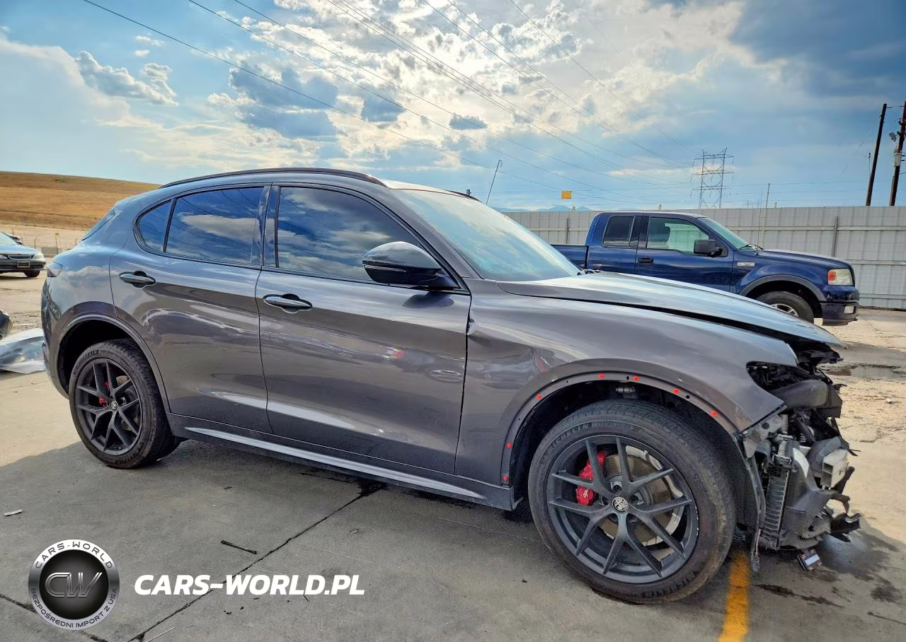 2021 Alfa Romeo Stelvio Ti VIN:ZASPAKBN4M7D09829 - 4