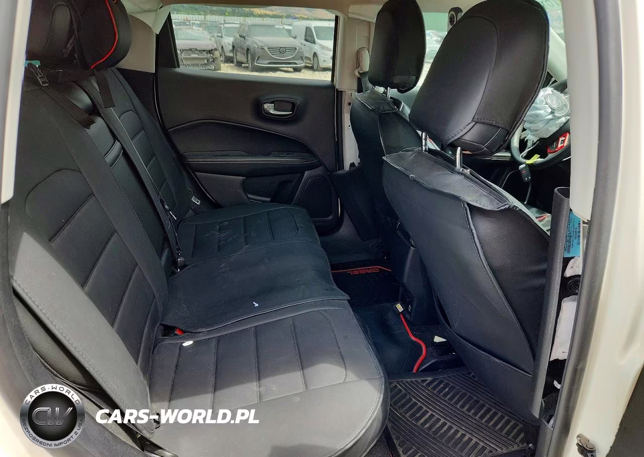 2018 Jeep Compass Latitude VIN:3C4NJDBBXJT342424 - 10