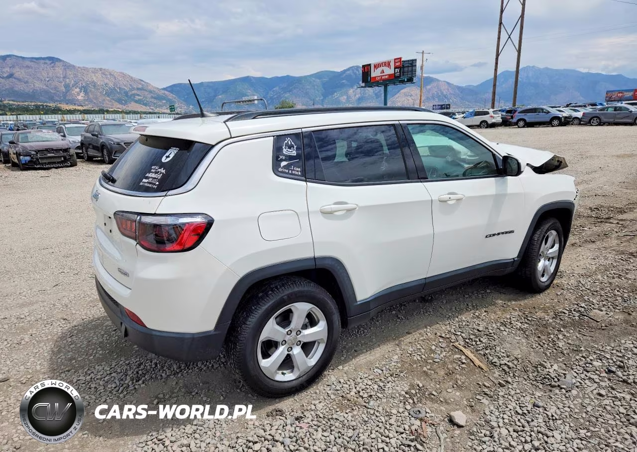 2018 Jeep Compass Latitude VIN:3C4NJDBBXJT342424 - 3
