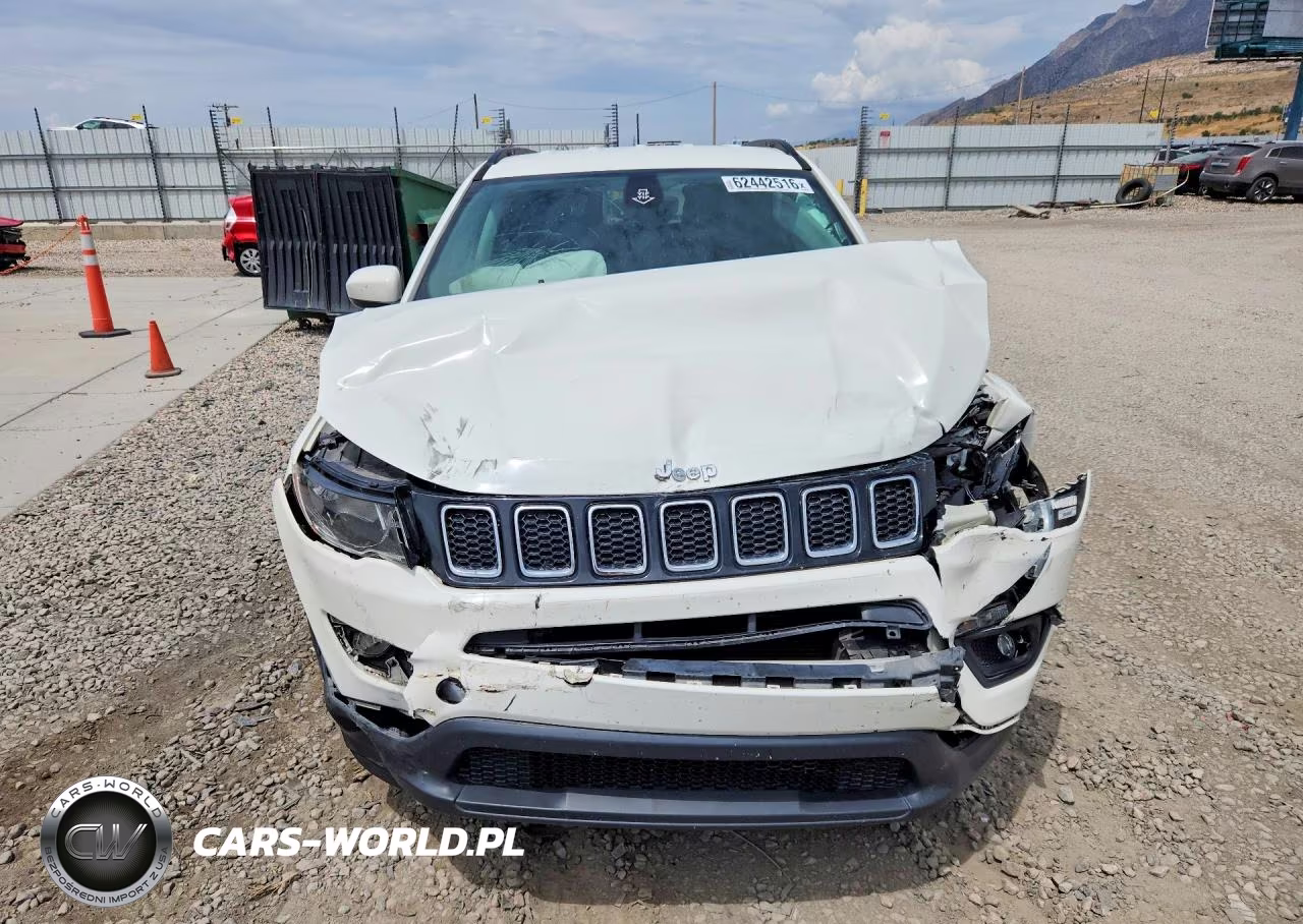 2018 Jeep Compass Latitude VIN:3C4NJDBBXJT342424 - 5